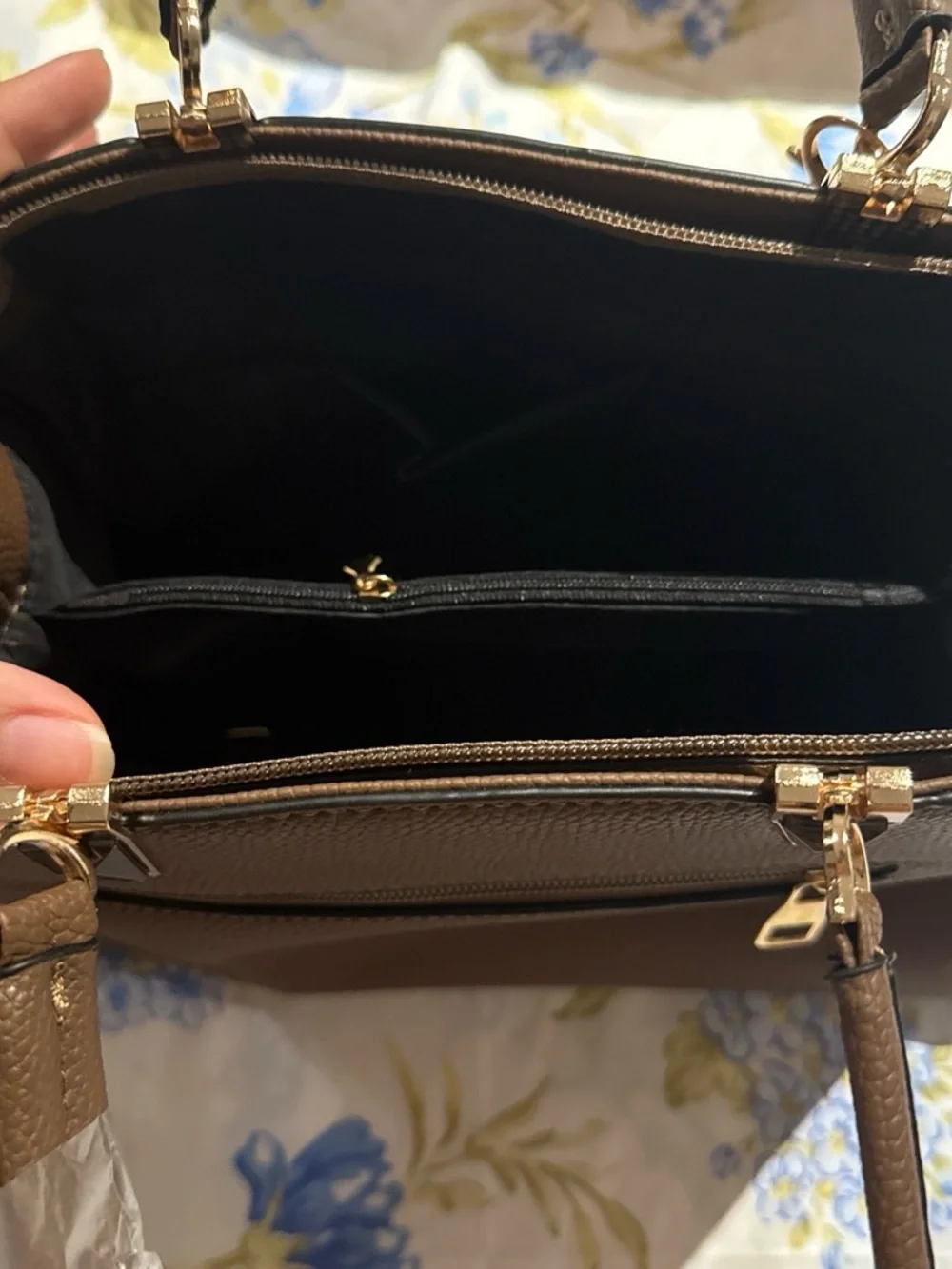 Classic Brown Structured Women’s Handbag with Adjustable Strap